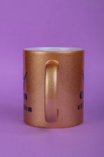 QUEEN OF FASHION MUG GOLD - Image 2