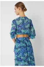 DESIREE CROP TOP WITH KNOT IN FLORAL PRINT BLUE - Image 3