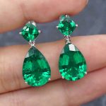 CRYSTAL EARRINGS GREEN - Image 4