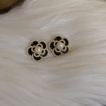CLASSIC CAMELIA EARRINGS