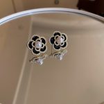 CLASSIC CAMELIA EARRINGS - Image 4