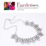 CLEAR GLASS CRYSTAL NECKLACE - Image 3