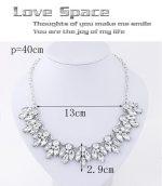 CLEAR GLASS CRYSTAL NECKLACE - Image 4