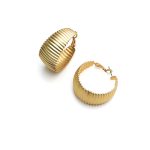 WAVY METAL HOOP EARRINGS GOLD - Image 3