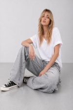 CARGO STYLE BARREL JEANS GREY - Image 4
