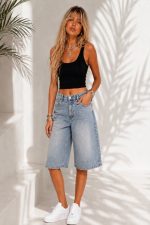 BERMUDA JEANS WITH RHINESTONES